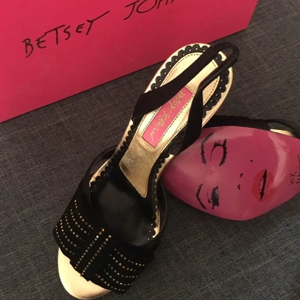Betsy Johnson Black & Gold Bow Slingback Heels NWT - Picture 4 of 5